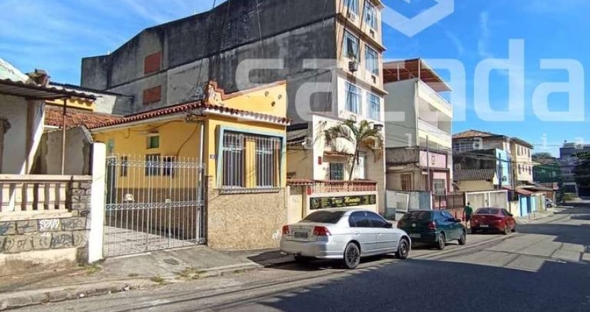 Casa com 3 quartos para alugar na Rua Grão Magrico, Penha, Rio de Janeiro