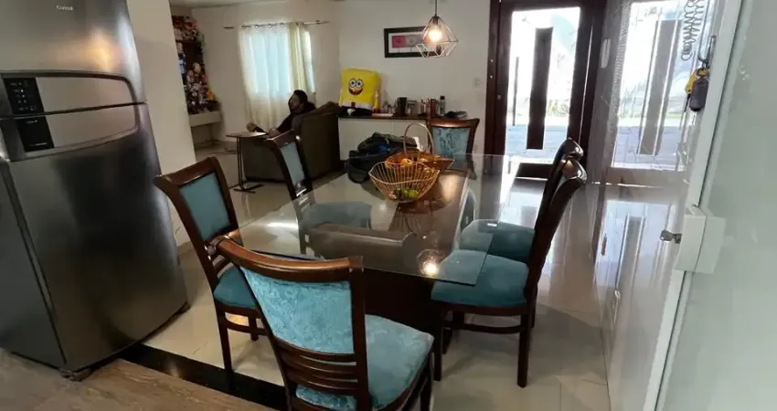 Casa com 3 quartos à venda na Rua Alzira Hipólito dos Santos, Glória, Macaé