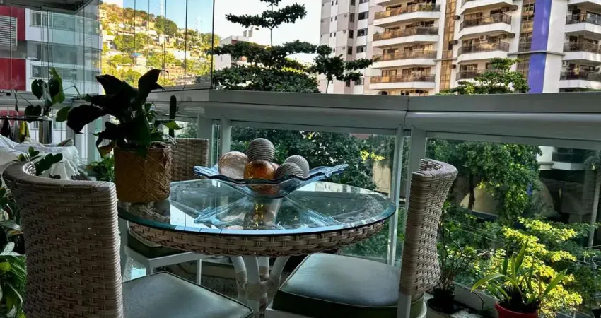 Apartamento à venda em Icaraí, Niterói-RJ: 03 quartos, 2 suítes, 2 salas, 2 vagas de garagem, 120m² de área. Venha conferir!