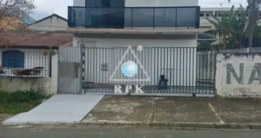 Casa à venda na Rua Luiz Gurgel do Amaral Valente, 544, Sítio Cercado, Curitiba