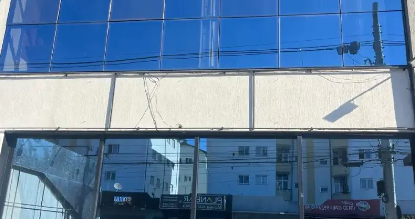 Alugo excelente salão em avenida de grande movimento na vila das graças