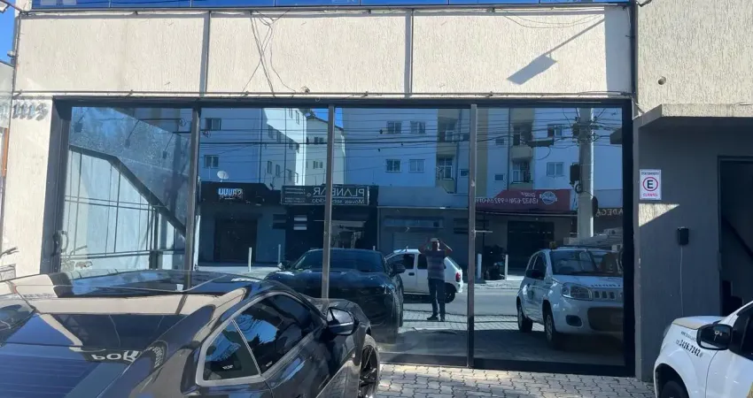 Alugo excelente salão em avenida de grande movimento na vila das graças