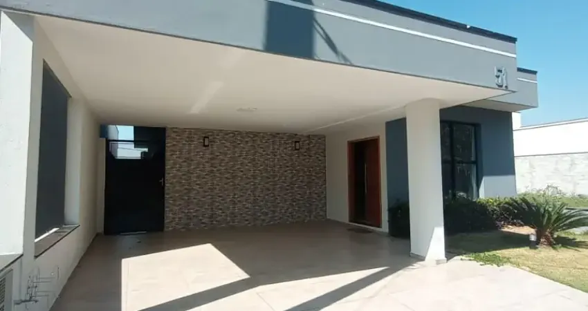 Linda casa térrea em condomínio fechado com 3 dormitórios e 1 suíte