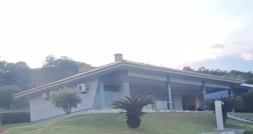 LINDA CASA EM CONDOMINIO NO LAGO DE BOA VISTA DA APARECIDA