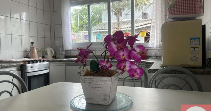 Casa com 3 quartos à venda na Rua Raimundo Starosky, Carianos, Florianópolis