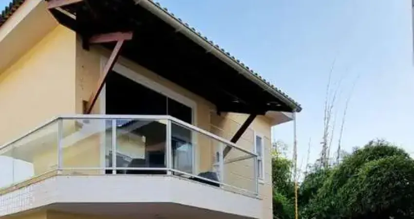 Casa duplex condominio fechado com 126 m², dividido em 4/4, 3 suítes a 70 metros da praia de Vilas a vender em Ipitanga Lauro de Freitas