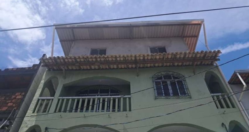 Apartamento amplo tipo casa com 162 m², dividido em 3/4 dormitórios, 3 salas, varanda, nascente, segundo andar, alugar no Cabula VI Salvador