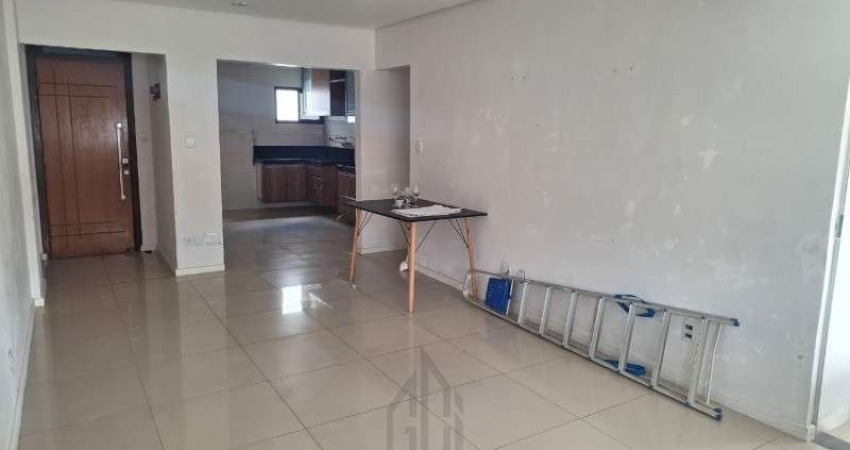 Apartamento com 89 m² dividido em 3/4 sala ampla, varanda, 3 vagas no segundo andar escada do Edifício Terra Residencial a venda Brotas Salvador