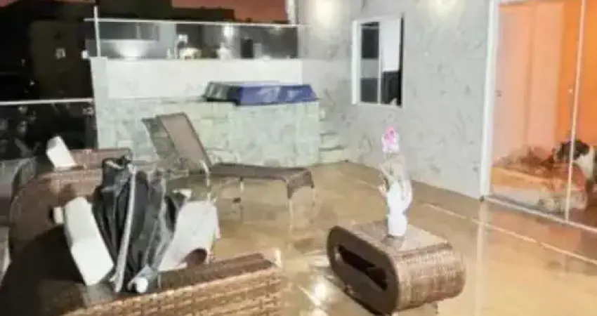 Cobertura Duplex  ,
com 3 Quartos na Taquara