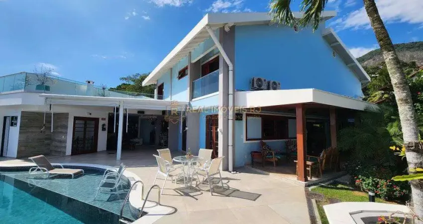 Casa de Alto Padrão com 5 Quartos no Condomínio Eldorado