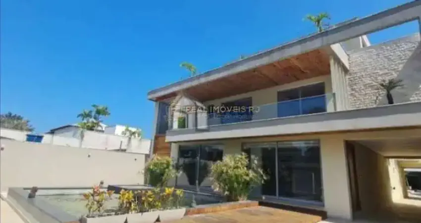 Casa de Alto Padrão com 6 Quartos a Venda na Barra da Tijuca