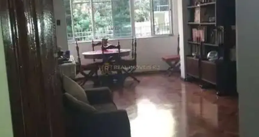 Amplo Apartamento no Humaitá com 3 dormitórios e dependência completa