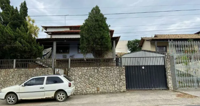 Casa de alto padrão- 3 quartos 3 suítes amplo quintal - Centro