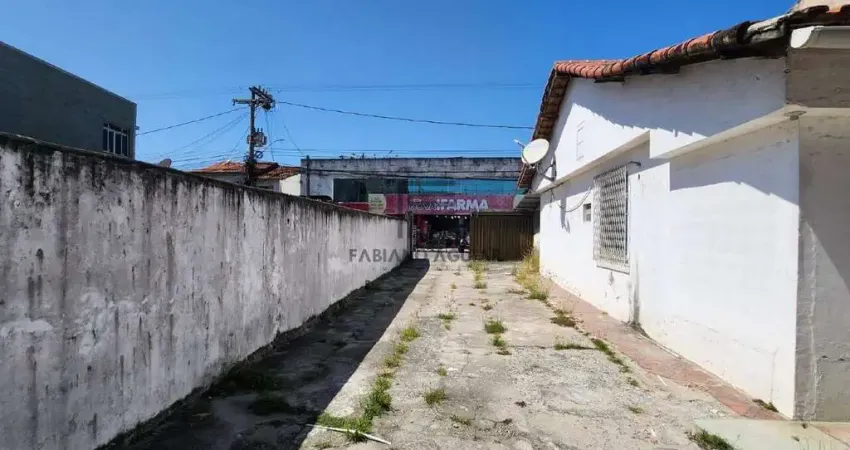 Área comercial em Iguaba Grande ( 10 salas, 7 banheiros ) - Centro