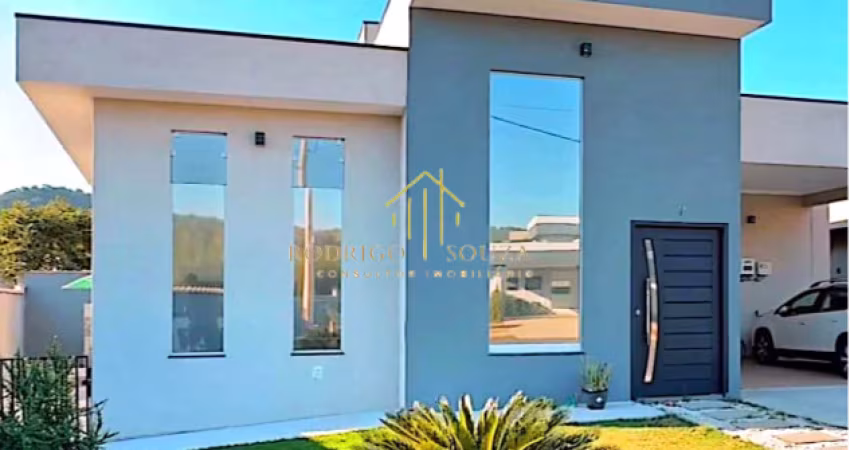 Casa Térrea em Condominio Fechado.