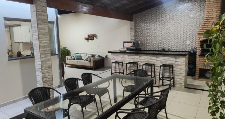 Casa com 3 quartos à venda no Jardim Europa, Uberlândia 