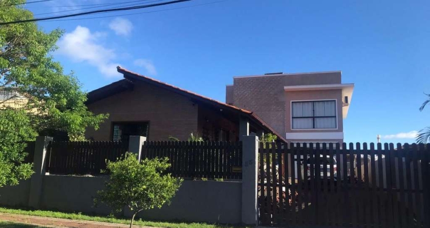 Casa Alto Padrão para Venda em Florianópolis, São João do Rio Vermelho, 3 dormitórios, 1 suíte, 2 banheiros, 2 vagas
