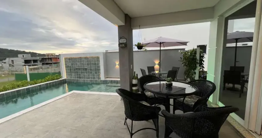 Casa Alto Padrão para Venda em Palhoça, Pedra Branca, 3 dormitórios, 1 suíte, 2 banheiros, 2 vagas