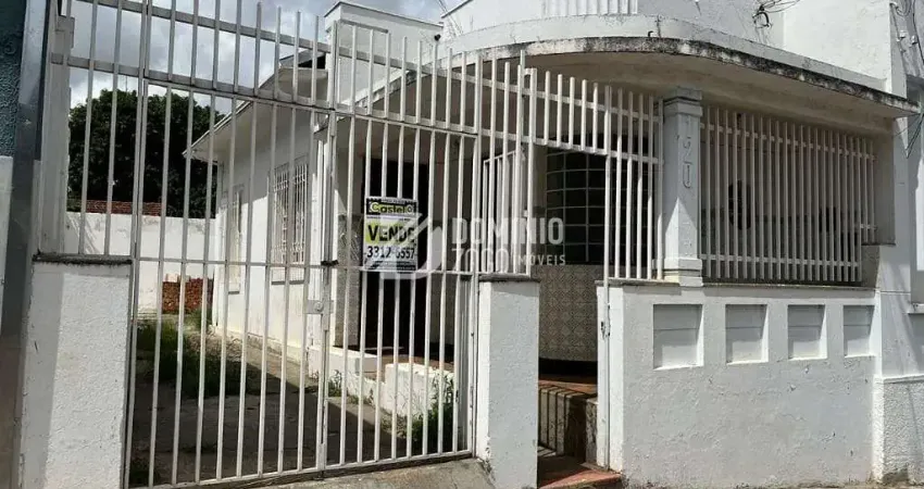 Casa com 3 quartos à venda na Avenida Presidente Vargas, Centro, Uberaba