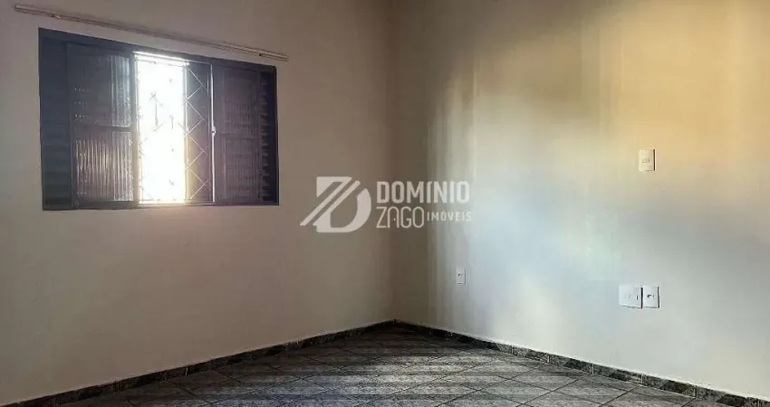Casa com 3 dormitórios, 220 m² - venda por r$ 700.000 ou aluguel por r$ 3.011/mês - serra dourada -