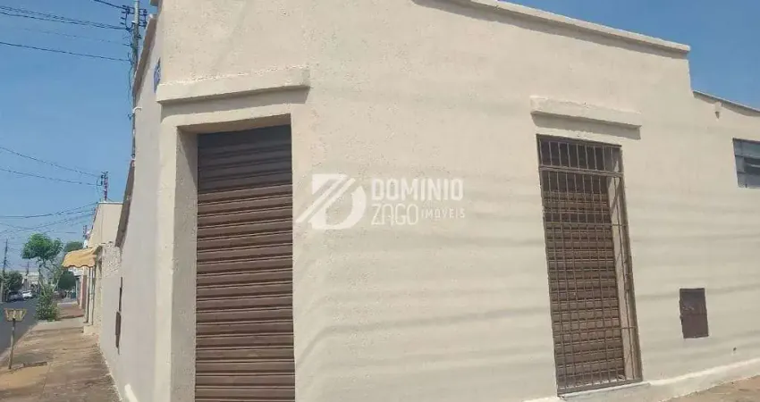 Casa comercial com 2 salas para alugar na Rua Veríssimo, São Benedito, Uberaba