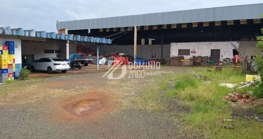 Galpão para alugar, com área de manobra,  na av. barão do rio branco