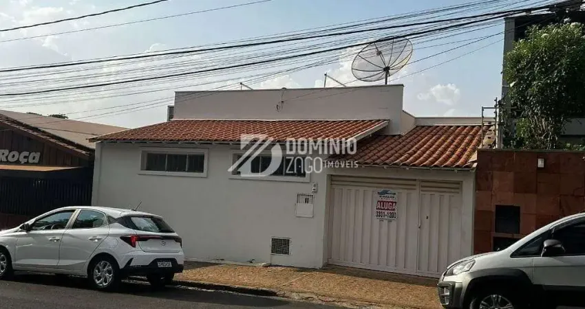 Casa com 5 quartos para alugar na Rua Vigário Carlos, Nossa Senhora da Abadia, Uberaba