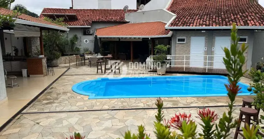 Casa com 6 quartos à venda na Rua João Miguel Hueb, Cidade Jardim, Uberaba