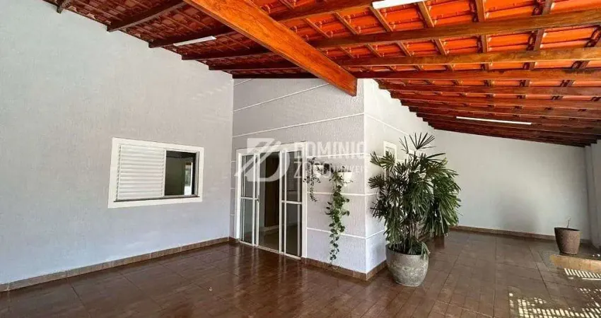 Casa com 3 dormitórios para alugar, 125 m² por R$ 2.326,00/mês - Vila Arquelau - Uberaba/MG