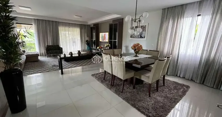 Casa com 1 suíte + 2 dormitórios à venda, 370 m² por R$ 2.050.000 - Steffen - Brusque/SC