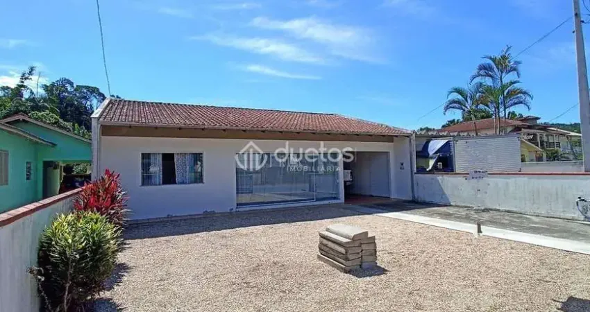 Casa com 3 dormitórios e excelente localização a venda