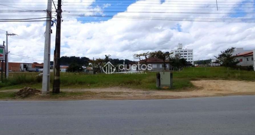 Você procura por uma localização privilegiada para o seu negócio ou moradia? Então acabou de encontrar!  Este aqui possui duas frentes, uma pela rua E