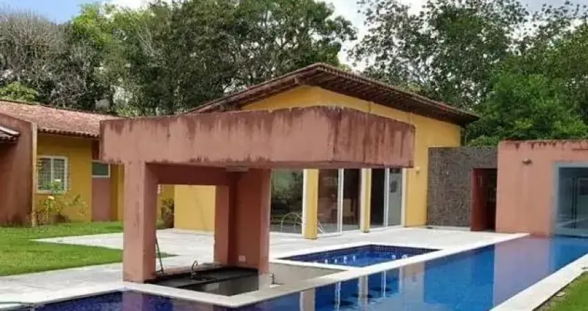 Casa em condomínio fechado com área de lazer privativa em aldeia!