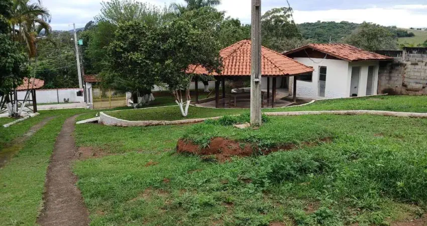 Belíssima chácara à venda, com 02 quiosques e churrasqueira no bairro chácara campestre, na cidade