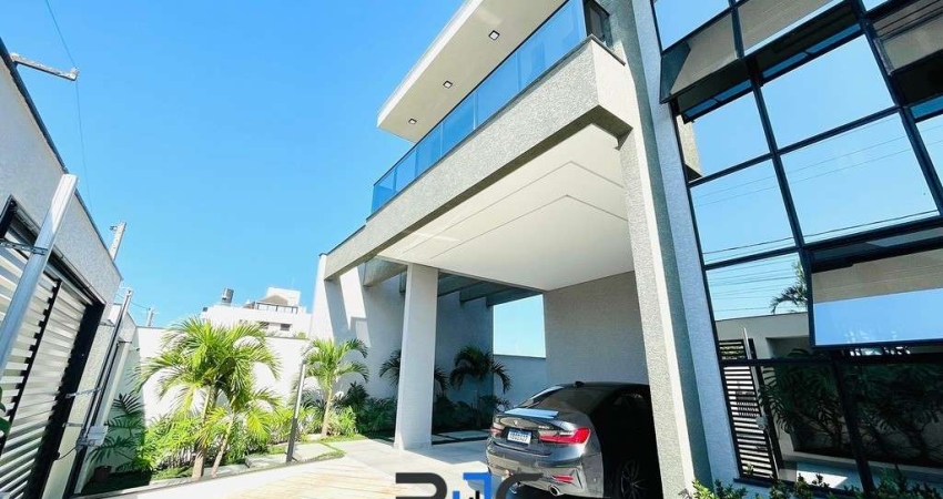 Sobrado três suítes no balneário Flamingo