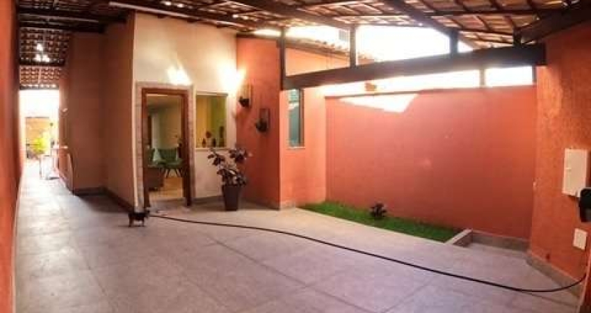 Casa com 3 quartos à venda no Cabral, Contagem 