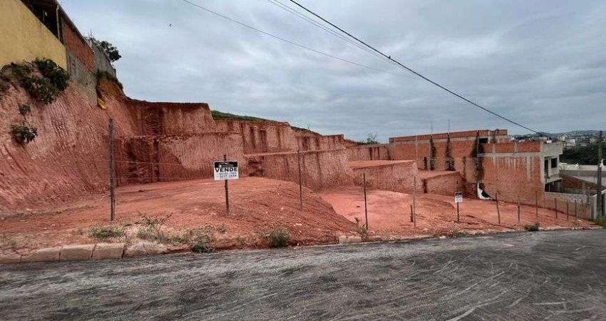 Terreno para venda com 382 metros quadrados em Bosque dos Pinheiros - Juiz de Fora - MG