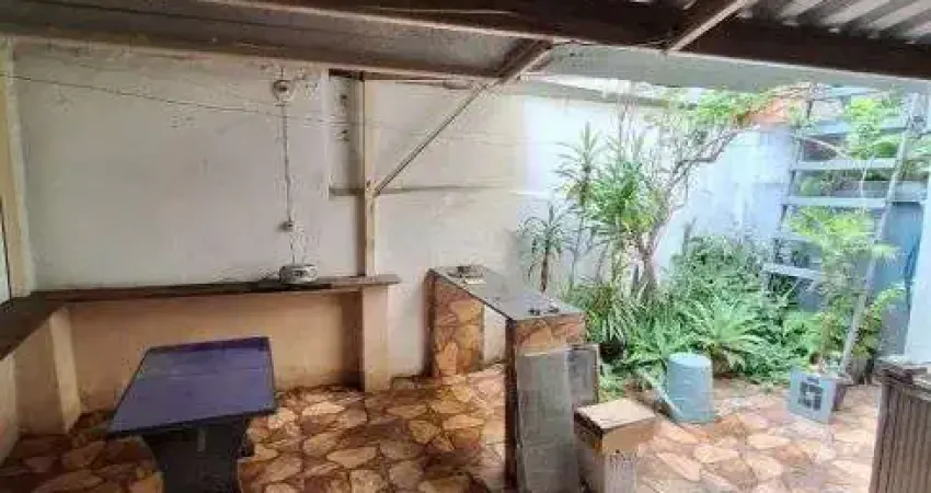 Casa à venda no bairro Jardim Glória, com excelente custo-benefício.