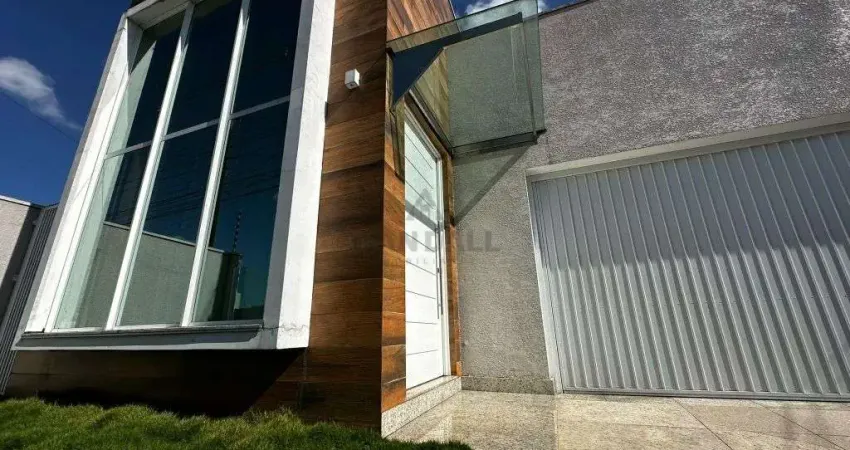 Linda Casa com pe direito Duplo no Bairro Afonso Pena