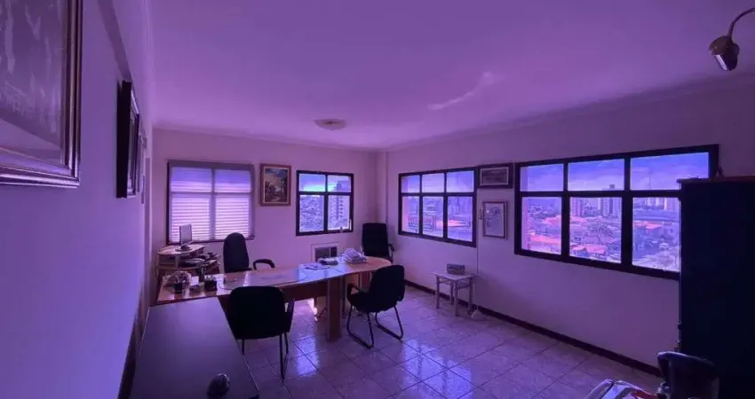 Oportunidade! Sala comercial na General Carneiro, perfeita para seu negócio