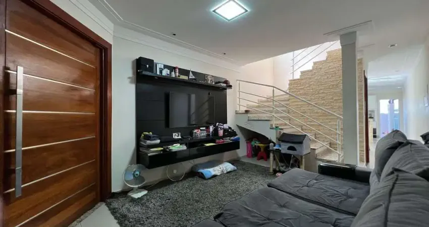 Sobrado com suíte, planejados e aquecimento solar no Jardim Morumbi