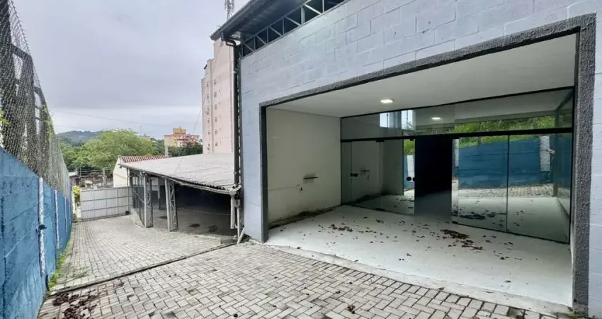 Barracão / Galpão / Depósito com 4 salas para alugar no Velha, Blumenau 