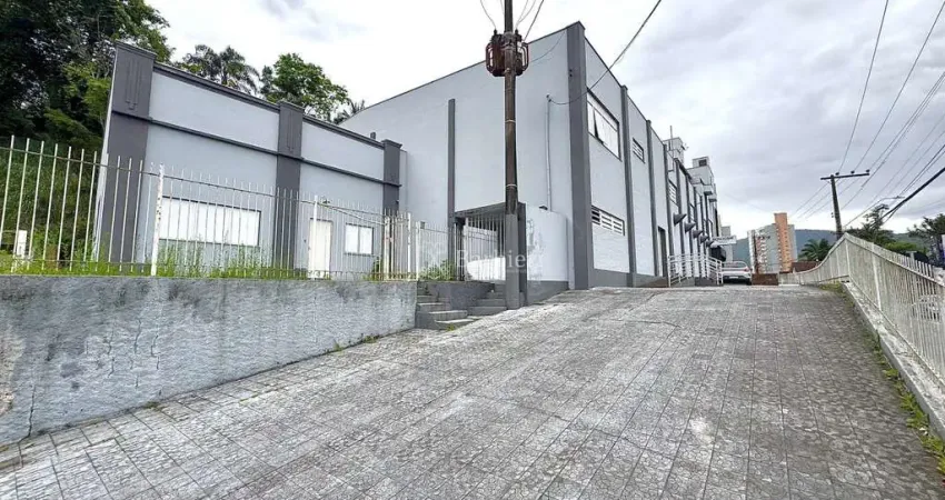 Barracão / Galpão / Depósito com 6 salas para alugar no Garcia, Blumenau 