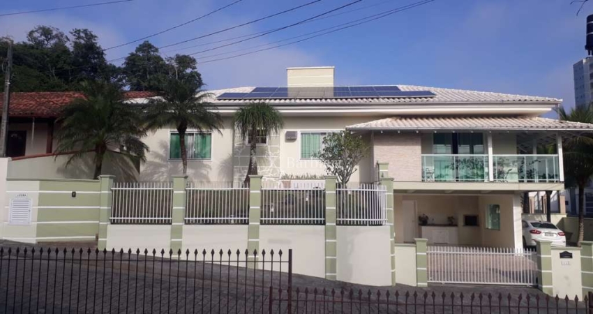 Casa com 4 quartos à venda em Água Verde, Blumenau 