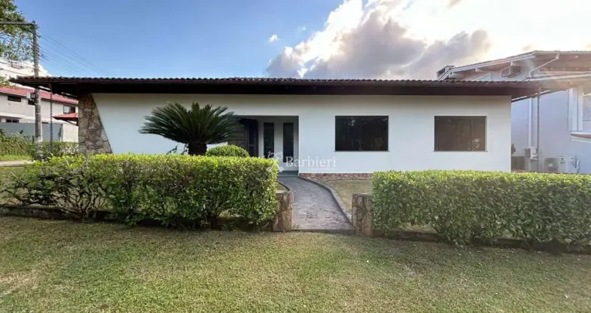 Casa em condomínio fechado com 4 quartos para alugar no Vorstadt, Blumenau 