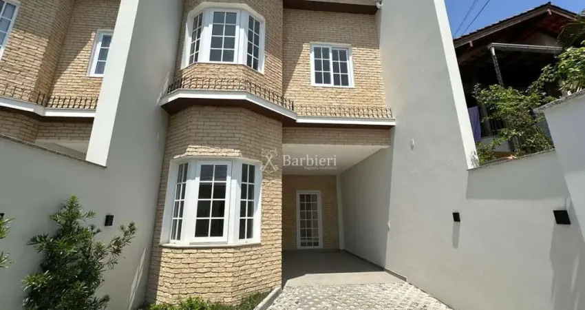 Casa com 3 quartos para alugar em Água Verde, Blumenau 