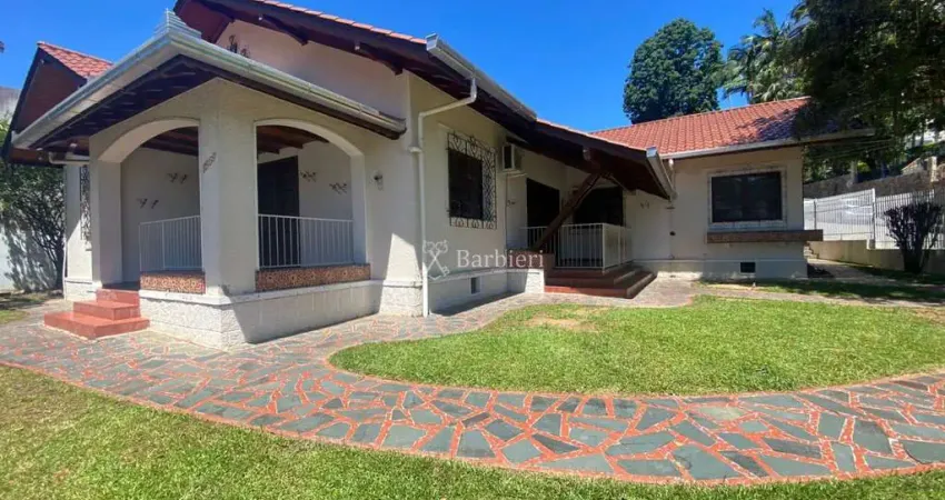 Casa comercial com 11 salas para alugar no Garcia, Blumenau