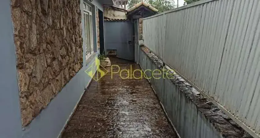 Casa à venda 3 Quartos, 1 Suite, 3 Vagas, 300M², Pedregulho, Guaratinguetá - SP