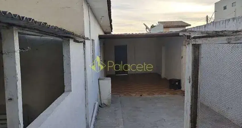 Casa à venda 2 Quartos, 2 Vagas, 300M², Vila Jaboticabeira, Taubaté - SP