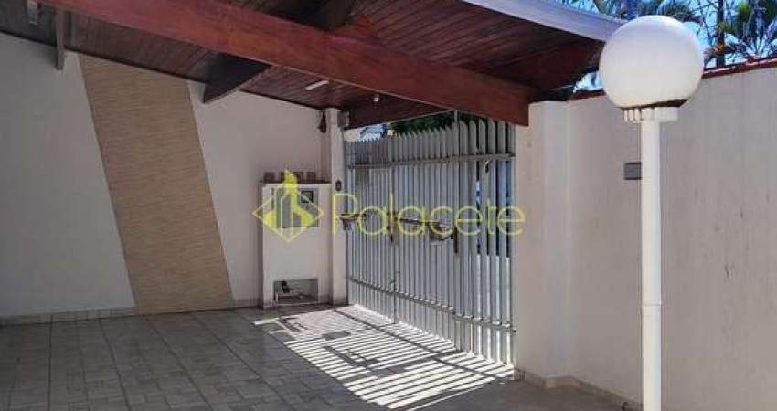 Casa à venda 3 Quartos, 1 Suite, 4 Vagas, 300M², Aterrado, Tremembé - SP